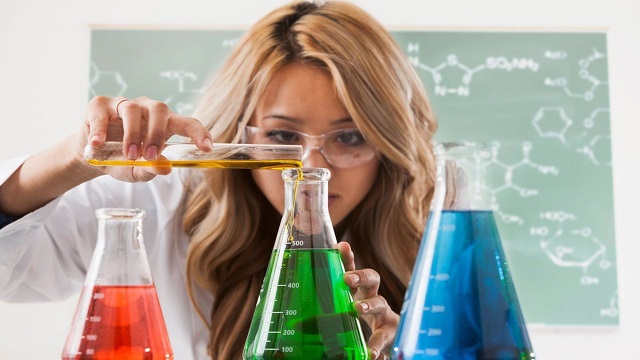 درک بهتر شیمی در کلاس‌های خصوصی و گروهی